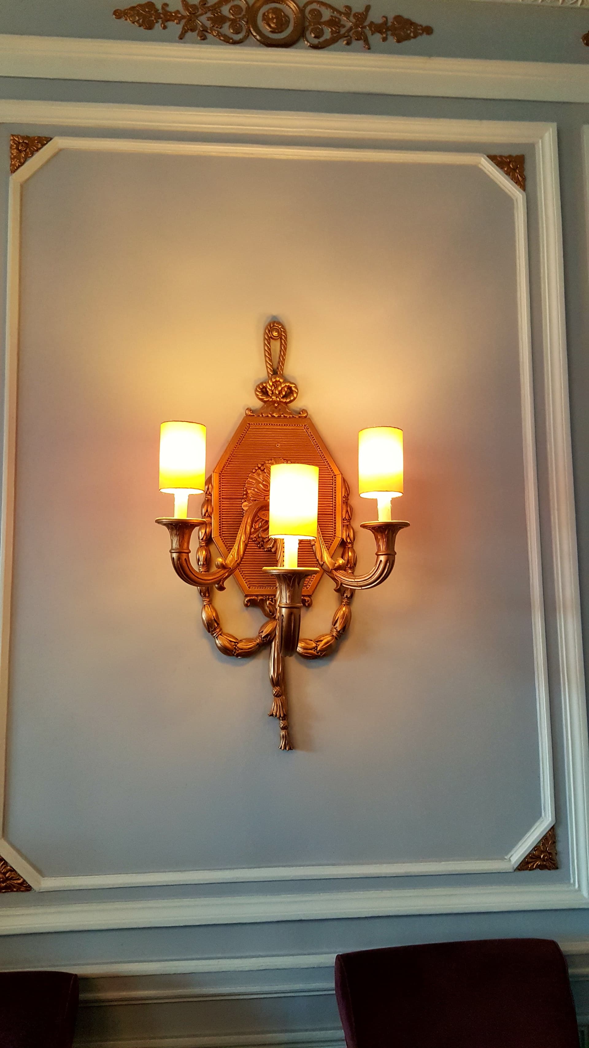 LE GRAND HOTEL DE CABOURG - Les appliques de la salle de restaurant - Les abat-jour d’illumine