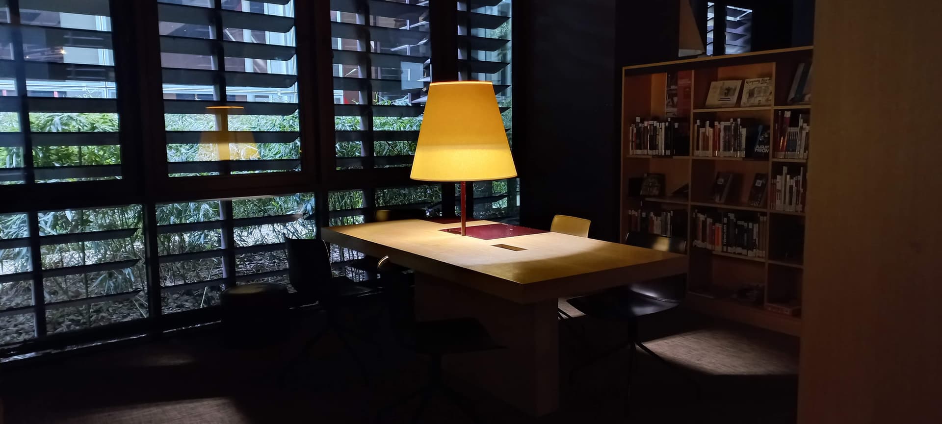 LE MUSEE DU QUAI BRANLY - ABAT-JOUR