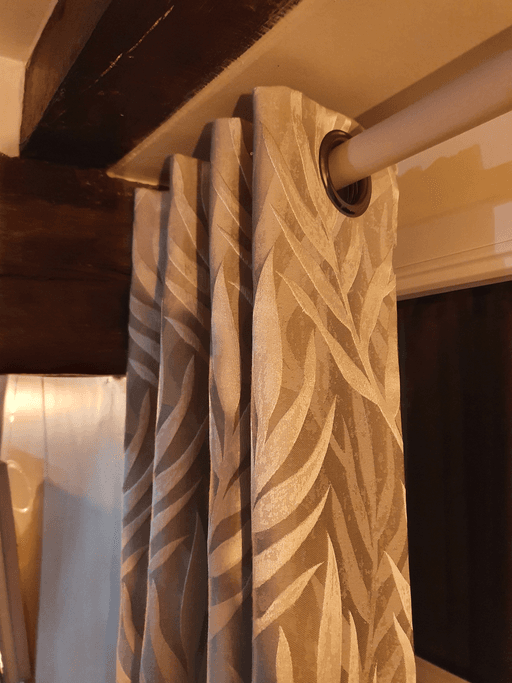 RIDEAUX SUR MESURE A OEILLETS