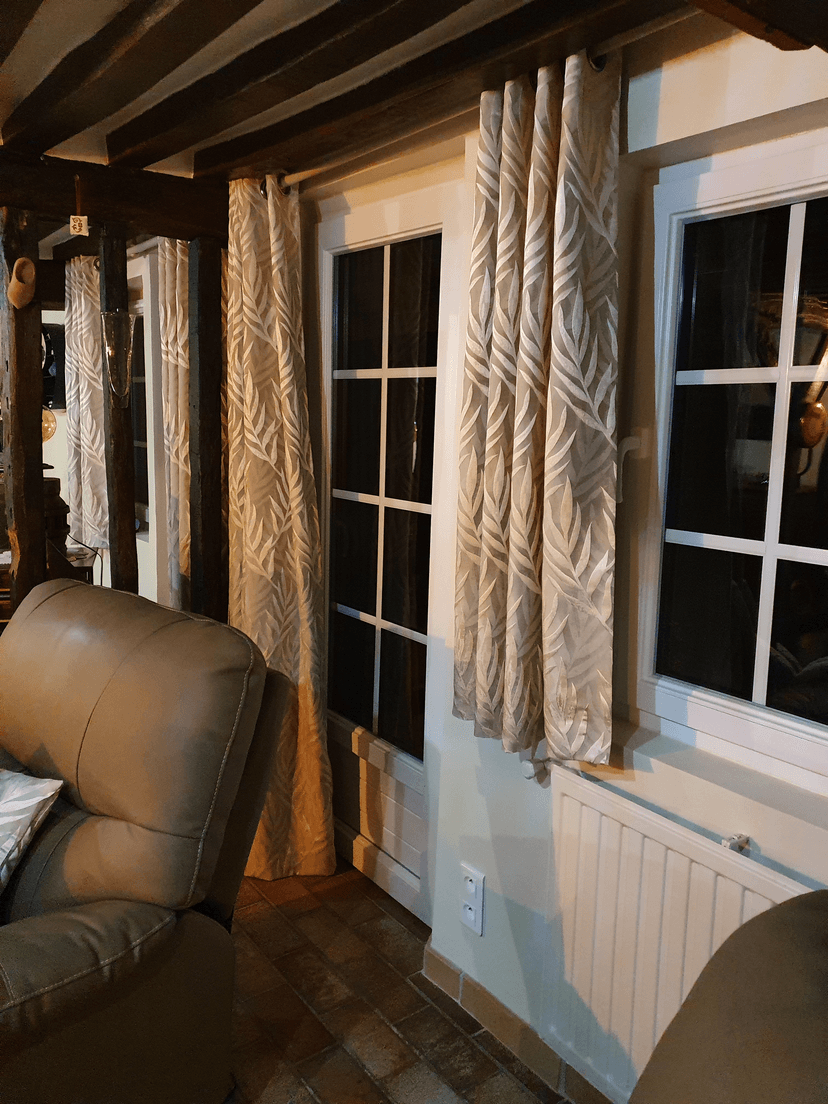 RIDEAUX SUR MESURE A OEILLETS