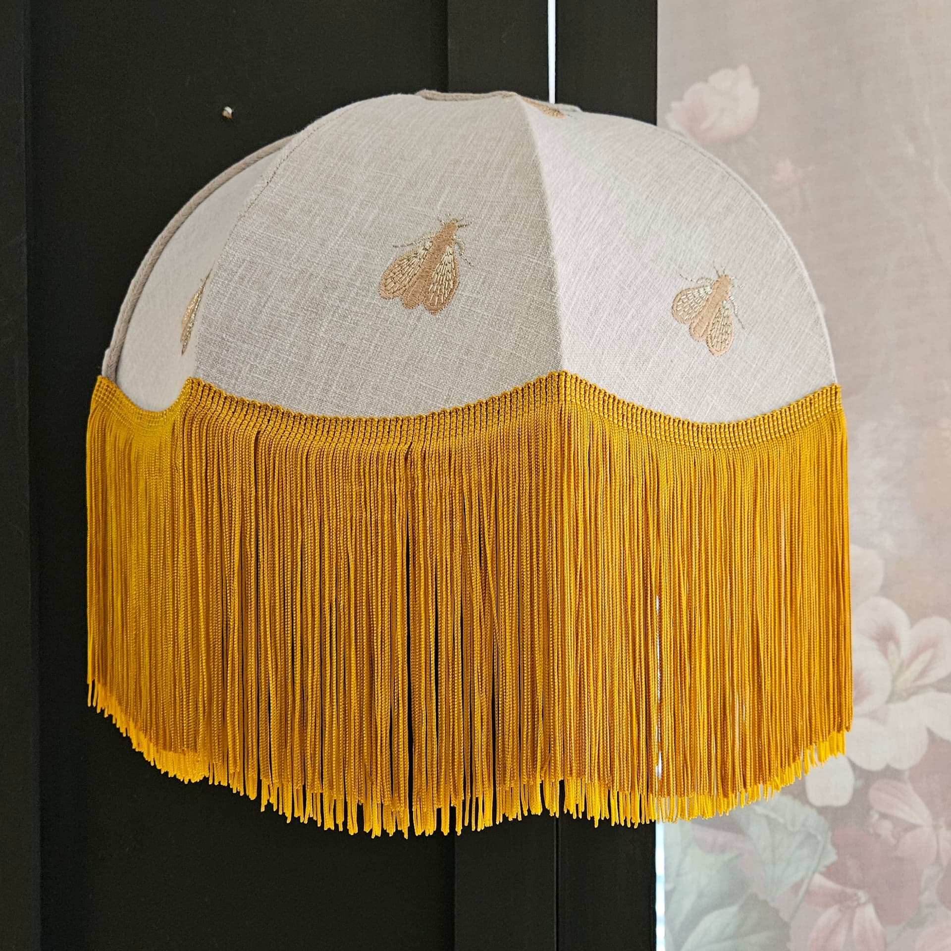 APPLIQUE DOME A FESTONS BAS "BUTINE"