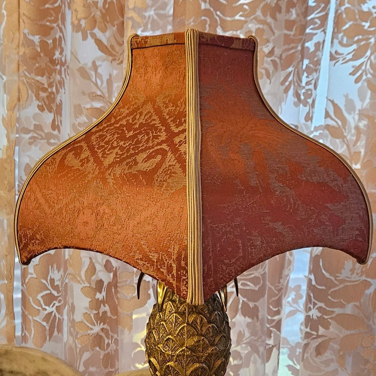 ABAT-JOUR PAGODE BIRMANE "Chinoiserie exotique" — product photo (view 1) (vue 1)