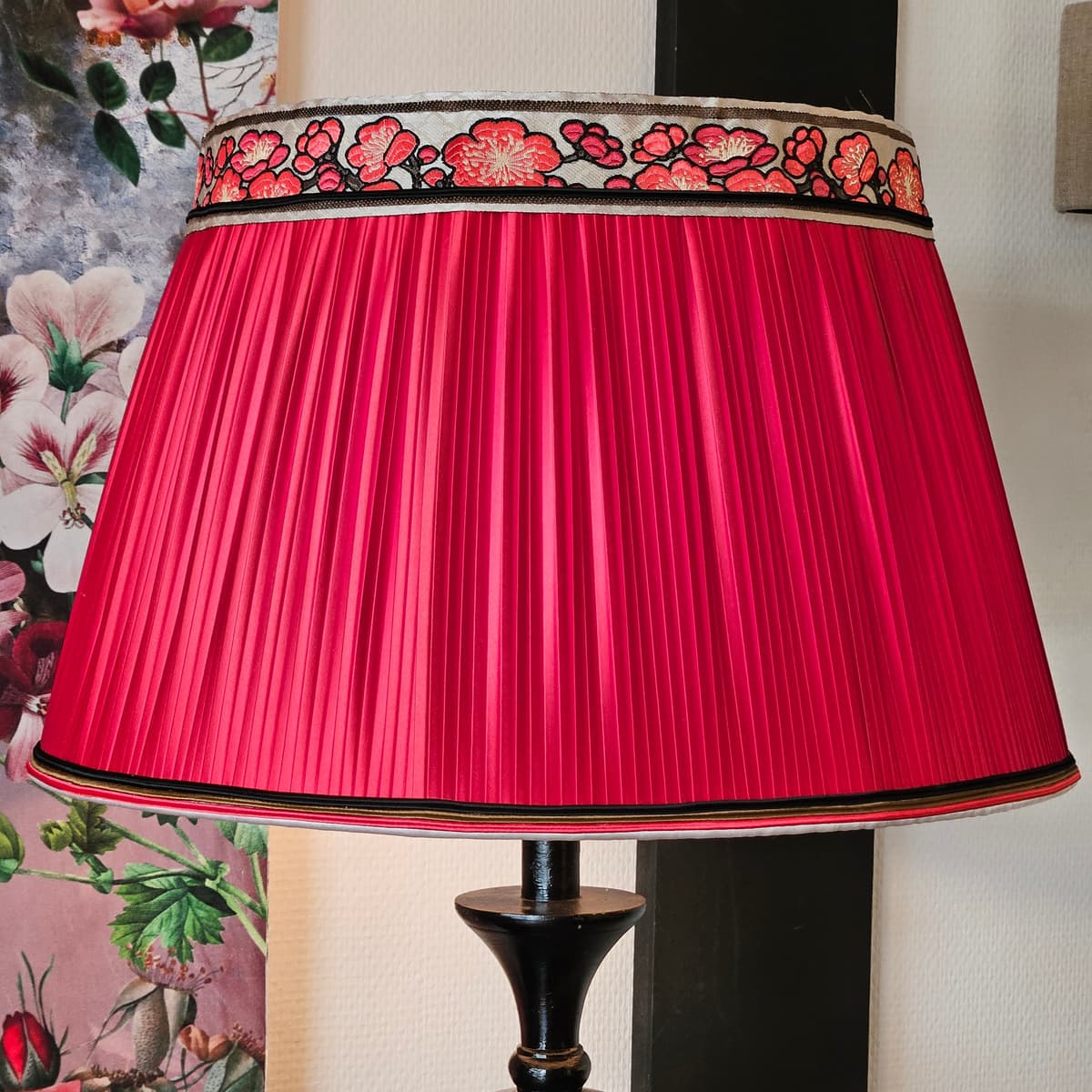 Abat-jour plissé rouge FLEURS DE CERISIER — photo produit (vue 1)