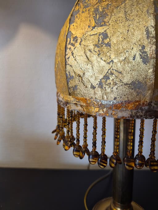 Galon en perles de verre remonté sur l'abat-jour dome (vue 3)