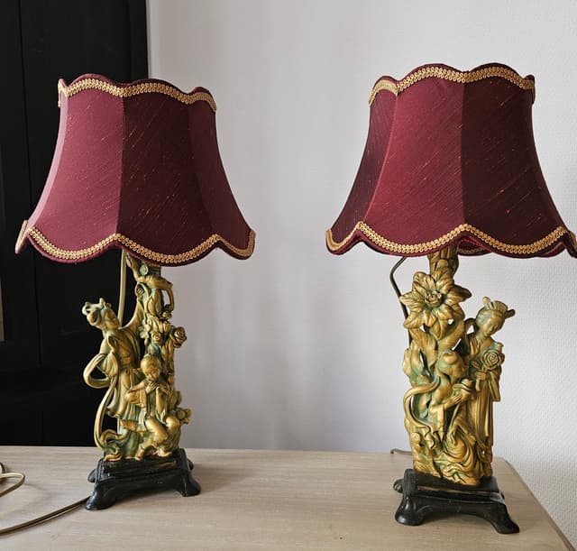 PAGODE A FESTONS Lie de Vin