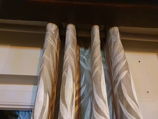 RIDEAUX SUR MESURE A OEILLETS