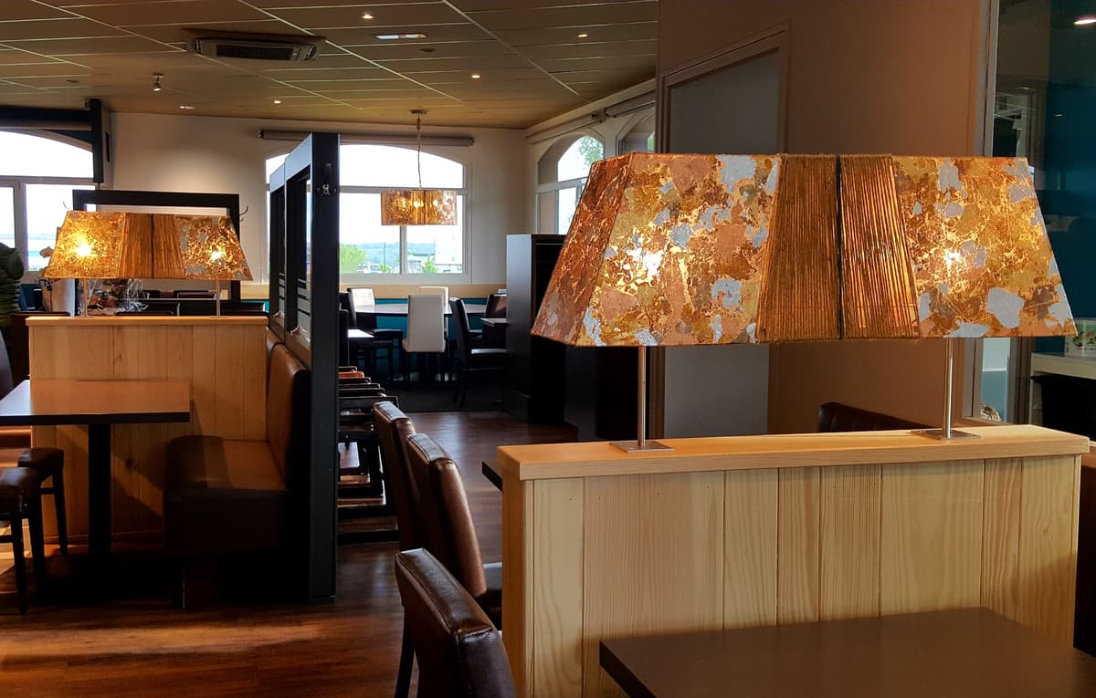 Restaurant LE MARMITON Lisieux - Les abat-jour d’illumine (vue 1)