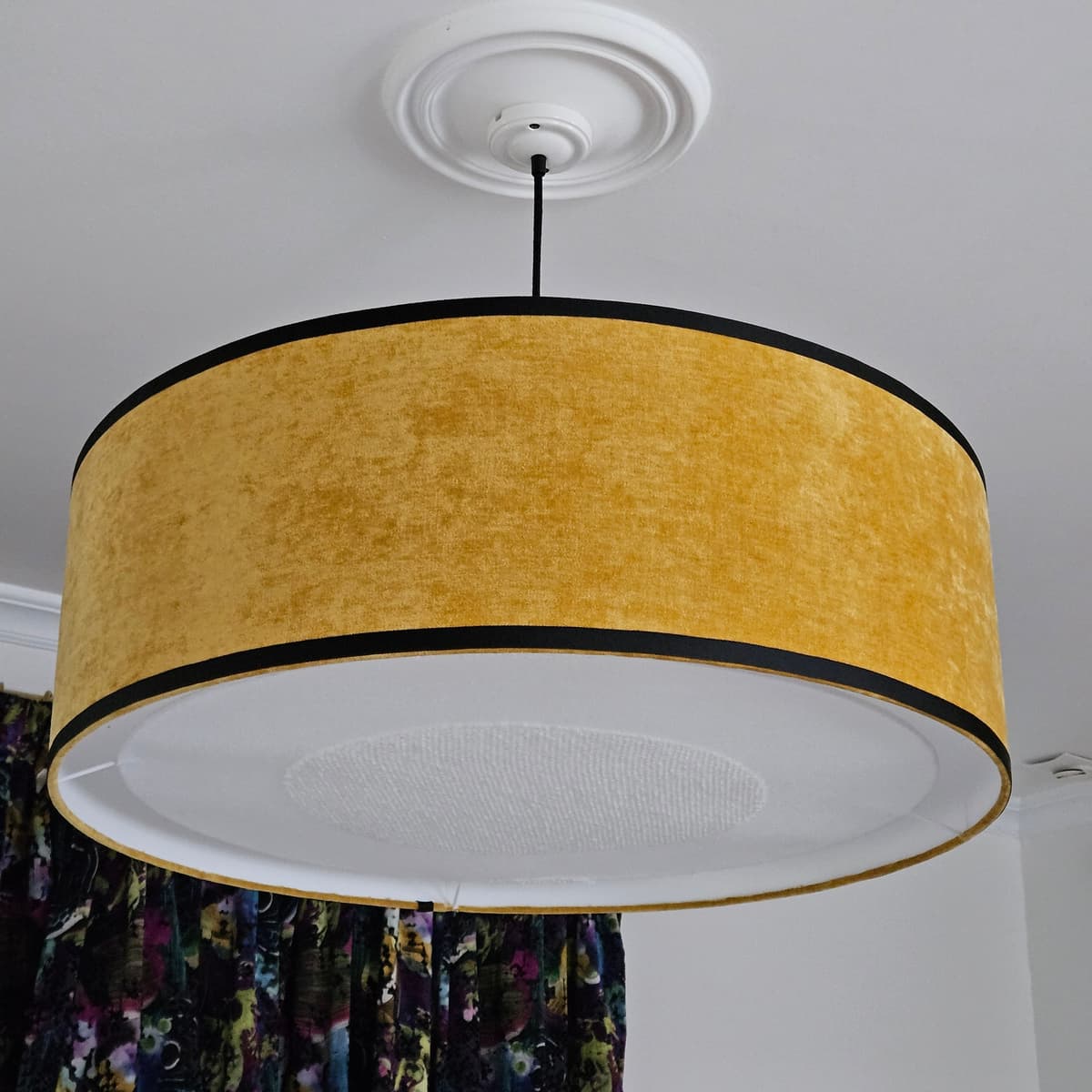 SUSPENSION cylindre velours jaune moutarde — photo produit (vue 1)