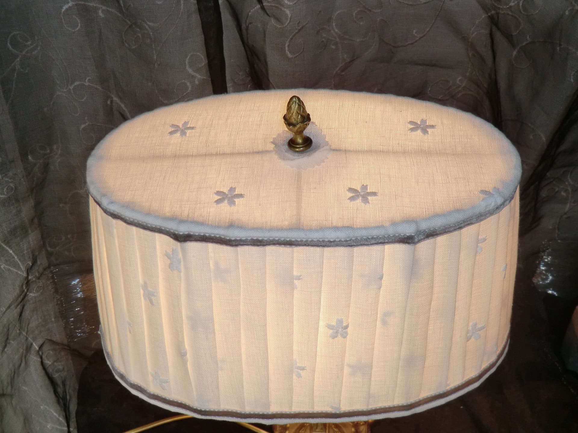 Abat-jour à Chapeau "Lin brodé" avec graine de lyre - Les abat-jour d’illumine