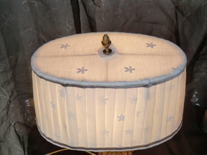 Abat-jour à Chapeau "Lin brodé" avec graine de lyre - Les abat-jour d’illumine