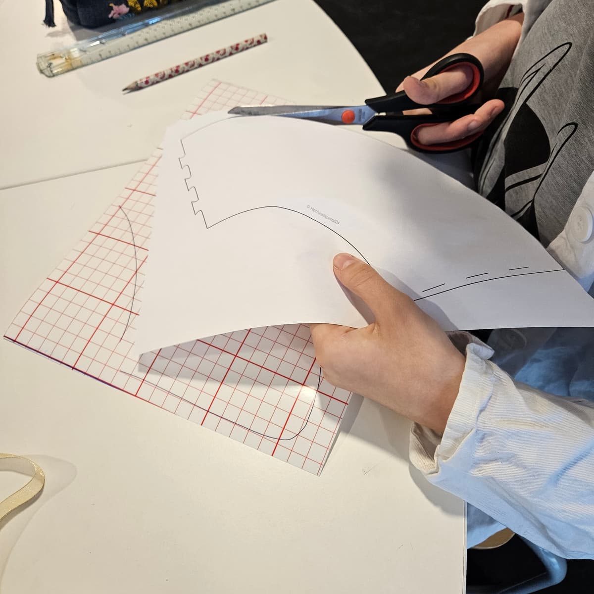 LES METIERS DE LA MAIN entre dans les collèges avec l'Association de L'Or dans les Mains.