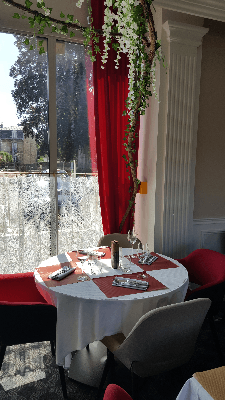 Rideau de velours rouge - Les abat-jour d’illumine