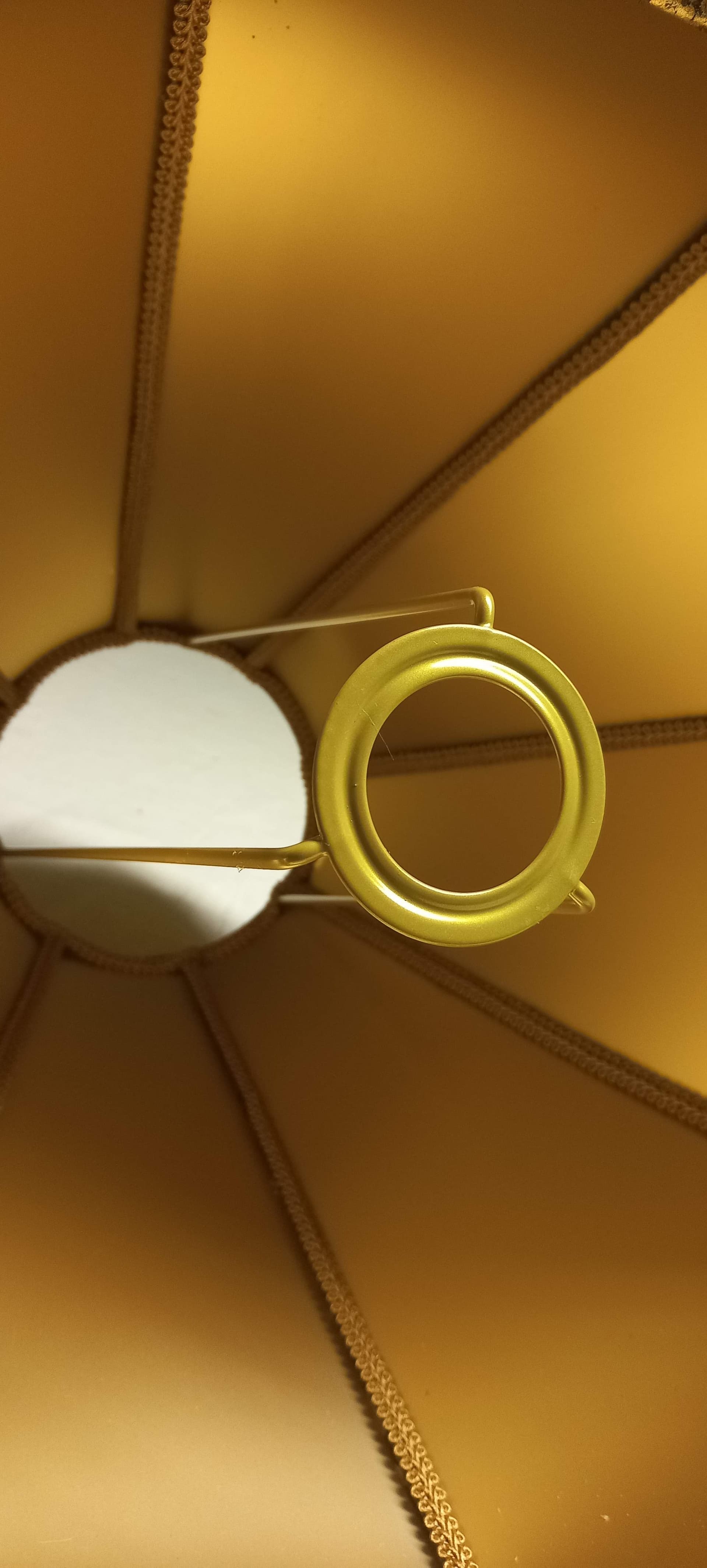 LE RAFFINEMENT DE L'ABAT-JOUR  - LA FINITION