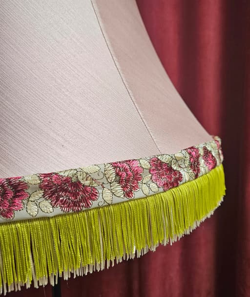 Abat-jour Pagode à bandeau "Fleurs brodées"