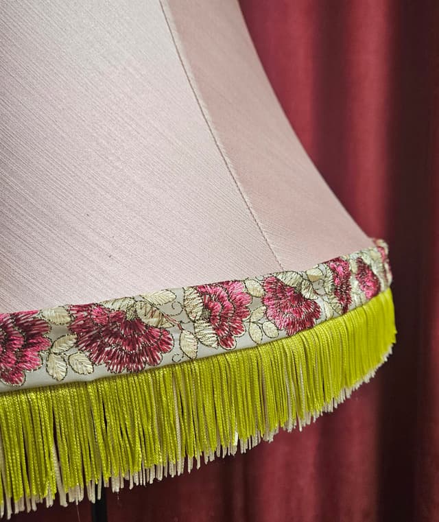 Abat-jour Pagode à bandeau "Fleurs brodées"