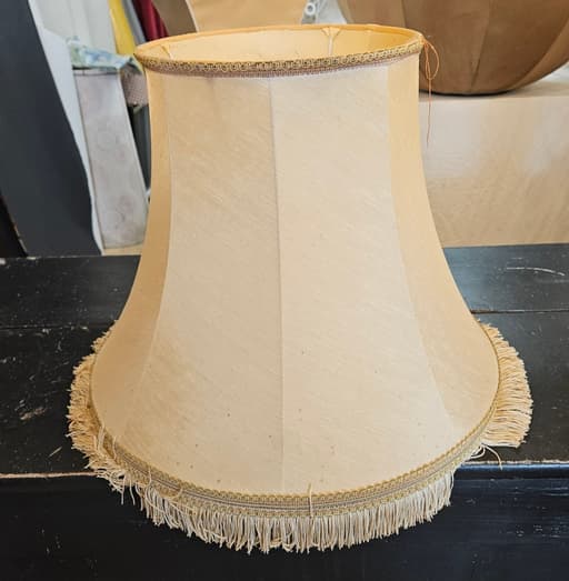 Abat-jour Pagode à bandeau "Fleurs brodées"