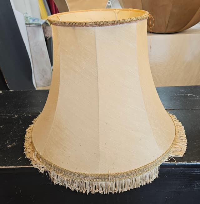 Abat-jour Pagode à bandeau "Fleurs brodées"