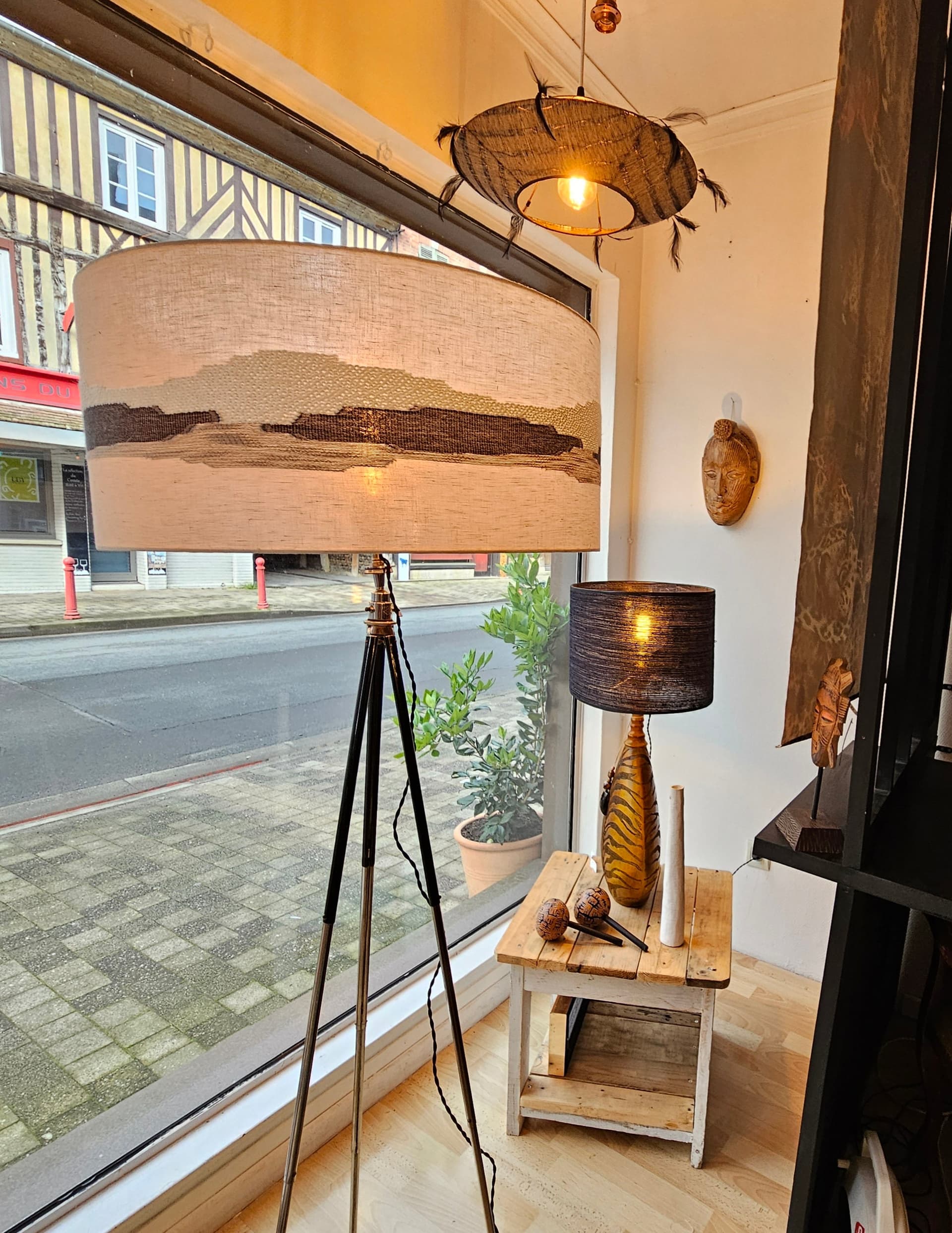 VITRINE DE MAI  - L'AFRICAINE