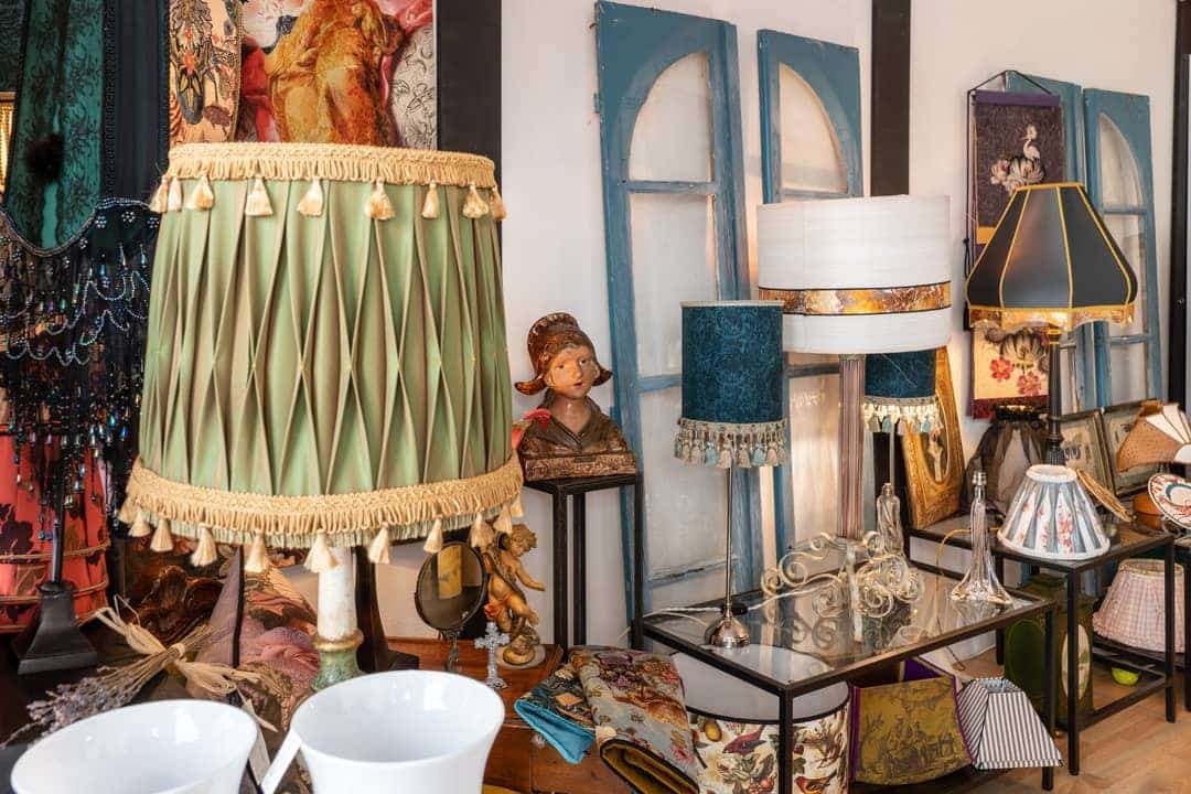 L’intérieur de la boutique Illumine avec ses abat-jour exposés