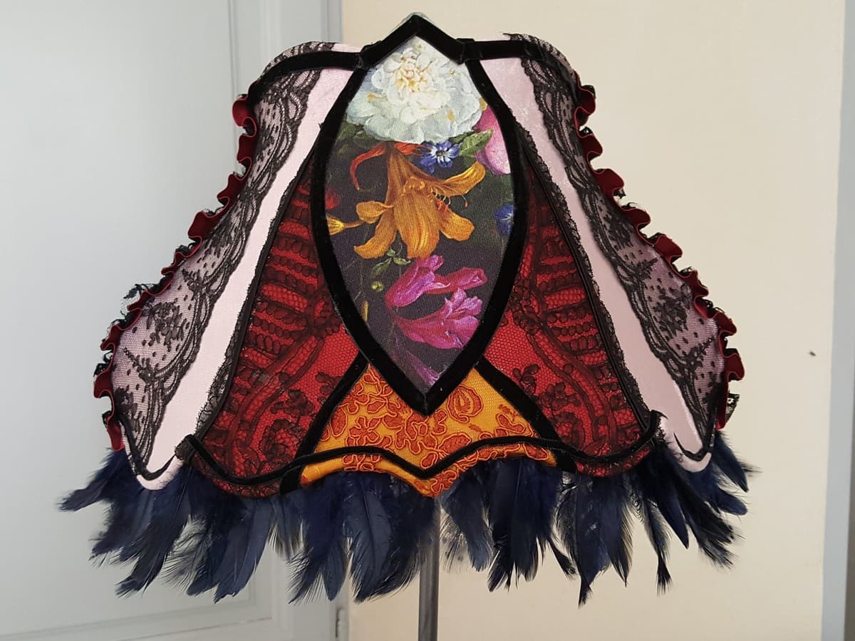 Abat-jour Victorien Plumes et Dentelle de Chantilly - Les abat-jour d’illumine