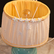 Charger l&#39;image dans la galerie, ABAT-JOUR &quot; FLEURS DE LIN &quot;