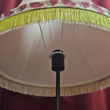 Charger l&#39;image dans la galerie, Abat-jour Pagode à bandeau &quot;Fleurs brodées&quot;